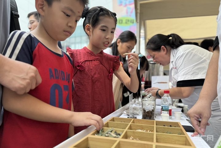 “医鹭传岐健康同行”：厦门市中医院于 SM 商圈开启中医药文化盛宴插图1