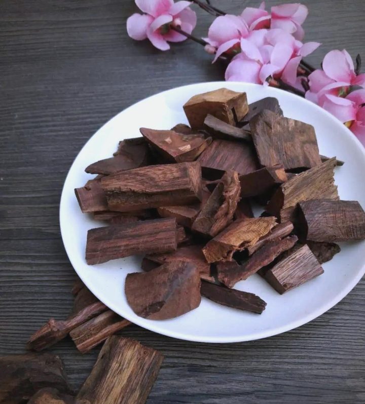 降香木详解：属性亮点、功能主治、药材性状及常用方剂？插图