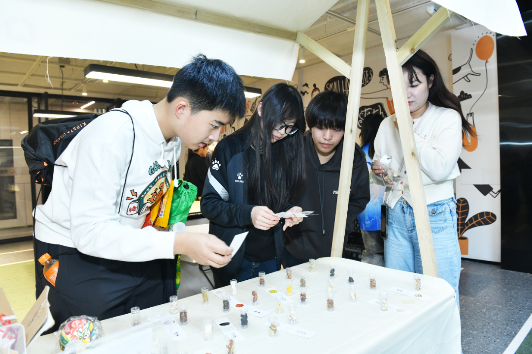 “中岚青享” 乐巢本草生活集市开集 中医药潮玩年轻人？插图4