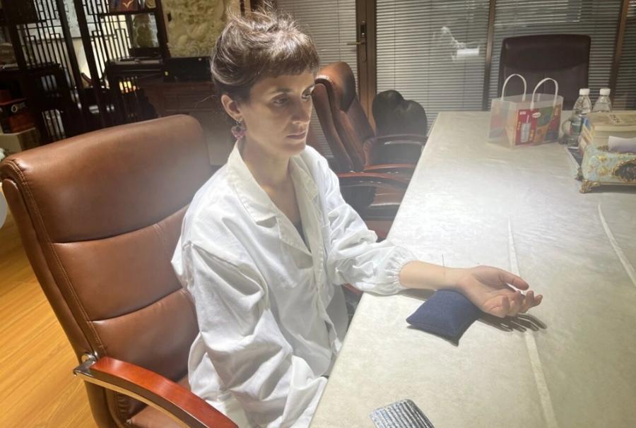 中医成跨文化交流纽带 上海这家中医馆让外国友人爱上东方智慧插图2