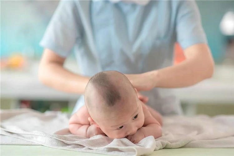 孩子总爱出汗是缺钙吗？解析小儿汗证的病症类型、中医敛汗方案、用药选择与日常预防插图1