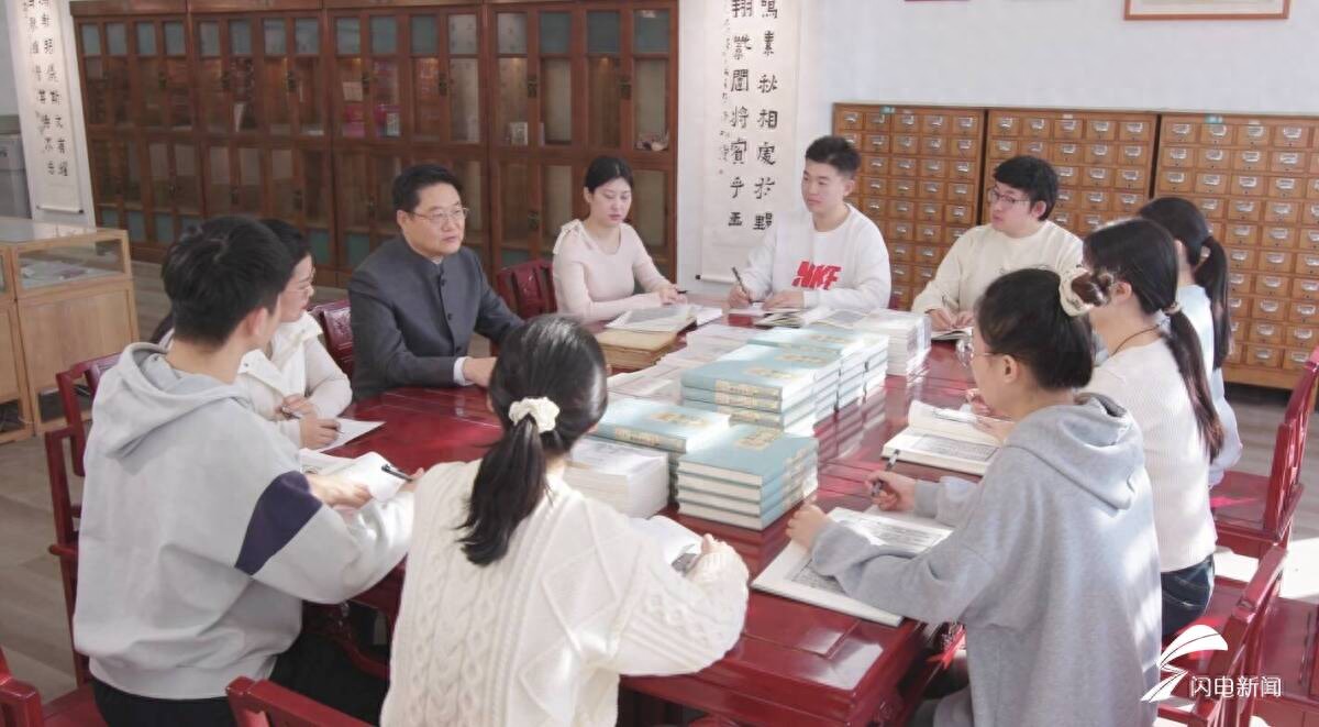 启航“十五五” 奋斗正当时｜从古籍整理到全球传播 山中医让中医药文化“活”起来 “走”出去